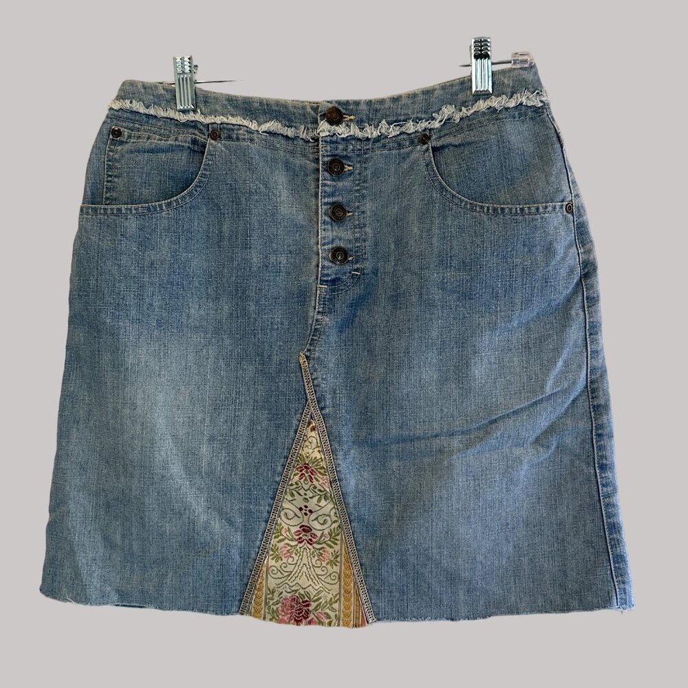 Y2K Gloria Vanderbilt Distressed Denim Skirt With Floral Patchwork & Frayed Hem